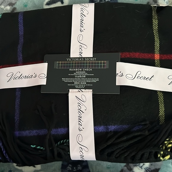 Scarf - Picture 2 of 4